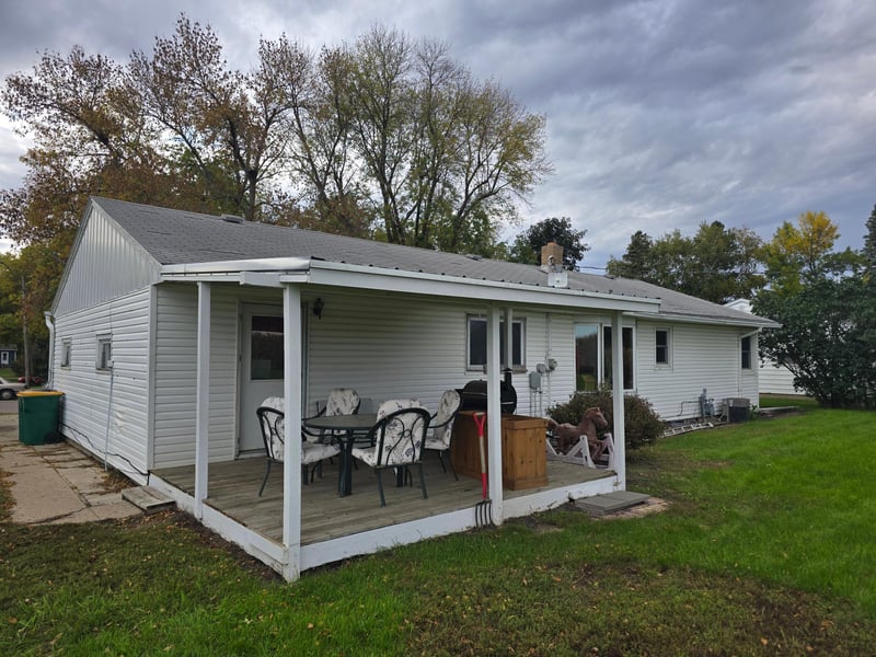 216 N Front St, Okabena, MN 56161