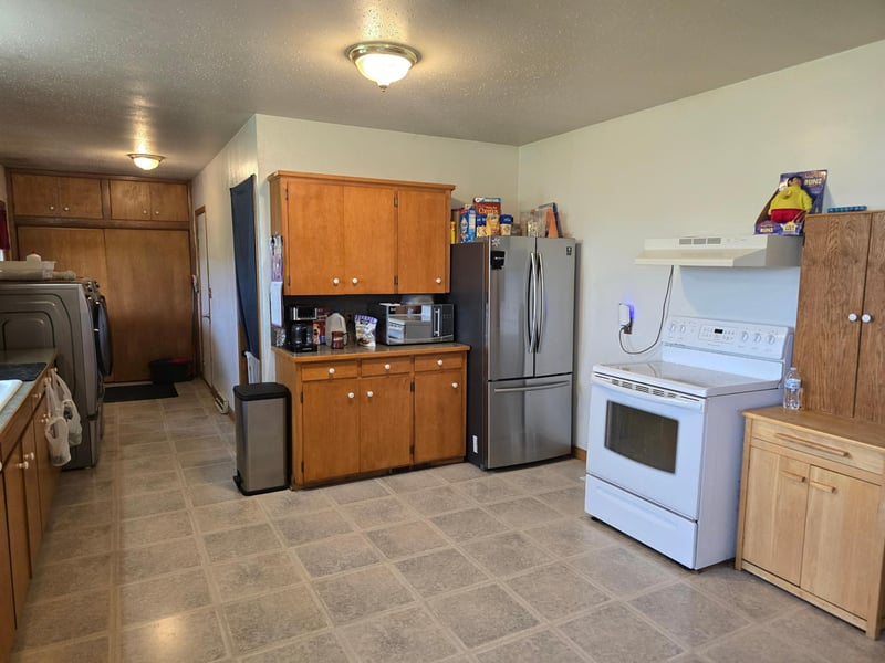 216 N Front St, Okabena, MN 56161