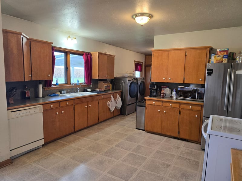 216 N Front St, Okabena, MN 56161