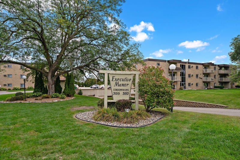3155 Old Highway 8 #304, Roseville, MN 55418