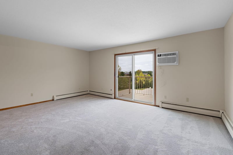3155 Old Highway 8 #304, Roseville, MN 55418