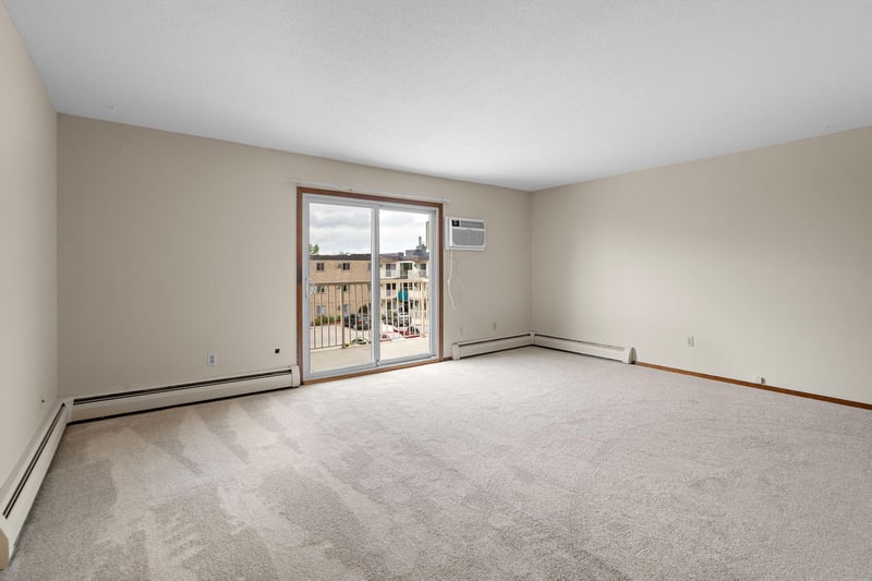 3155 Old Highway 8 #304, Roseville, MN 55418