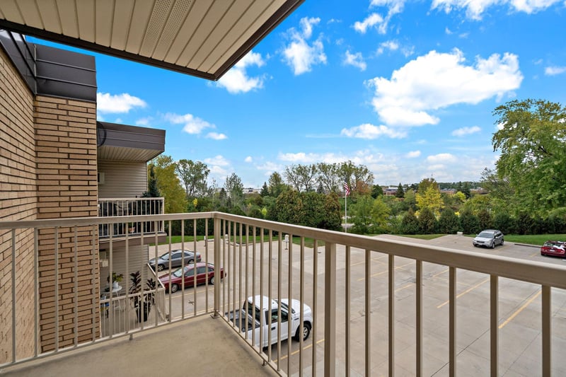 3155 Old Highway 8 #304, Roseville, MN 55418