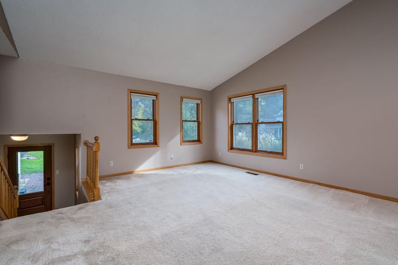 50 Canterbury Ct, Mankato, MN 56001
