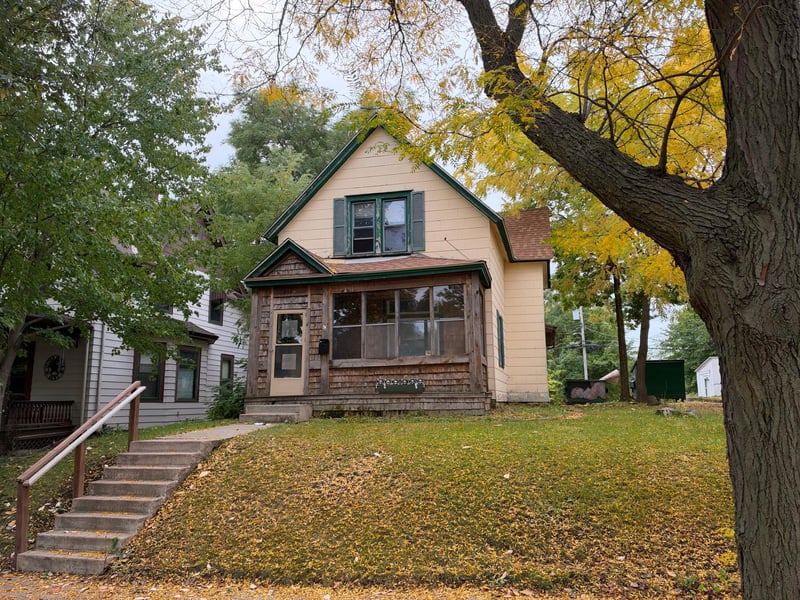894 5th St E, Saint Paul, MN 55106