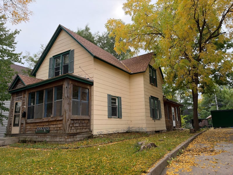 894 5th St E, Saint Paul, MN 55106