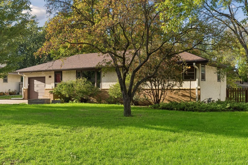 21 70th Way NE, Fridley, MN 55432