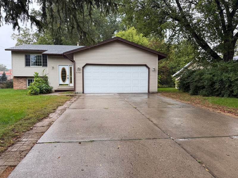 7701 Queen Ave N, Brooklyn Park, MN 55444