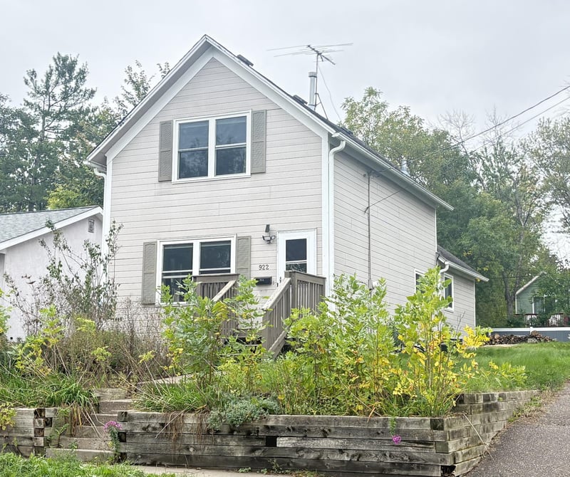922 6th St S, Stillwater, MN 55082