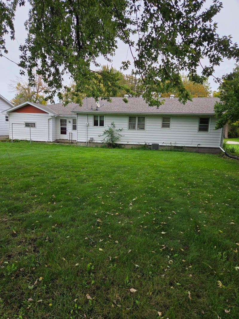 112 2nd Ave N, Waldorf, MN 56091