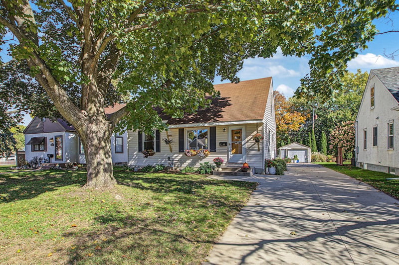 1246 Smith Ave S, West Saint Paul, MN 55118