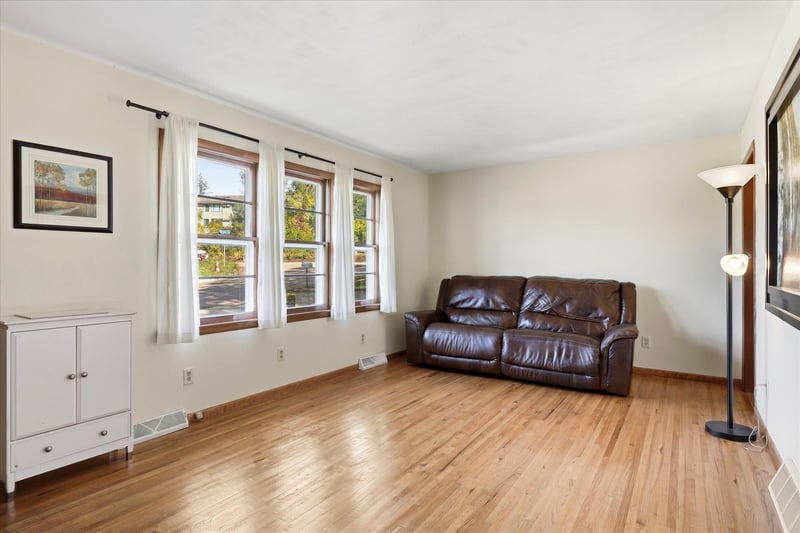 218 Maple St, Le Sueur, MN 56058