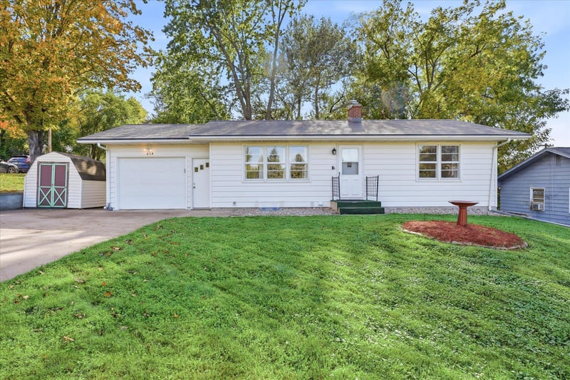 218 Maple St, Le Sueur, MN 56058