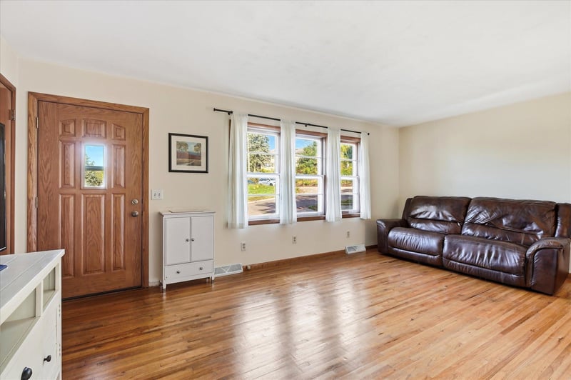 218 Maple St, Le Sueur, MN 56058