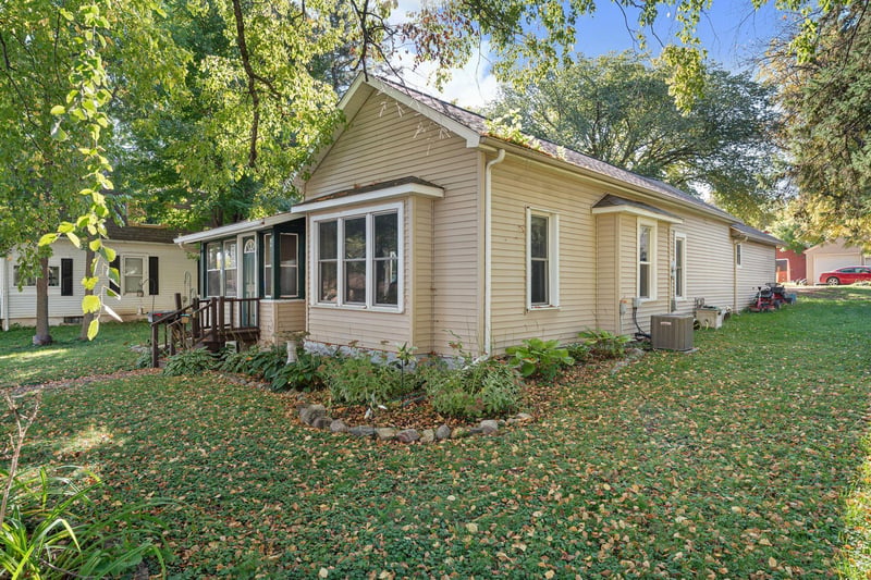 606 4th Ave NE, Waseca, MN 56093