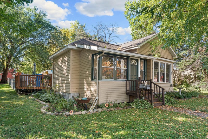 606 4th Ave NE, Waseca, MN 56093