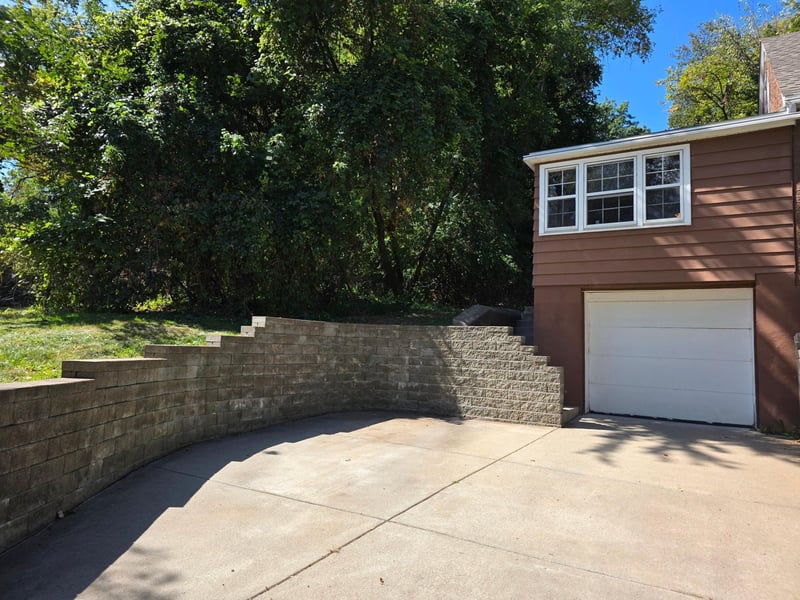 909 Old Lexington Ave, Saint Paul, MN 55116