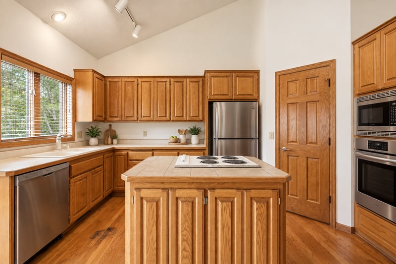 3200 Bent Tree Hills Dr, New Brighton, MN 55112