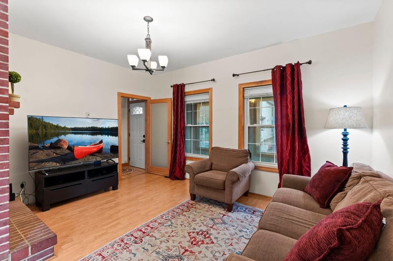 909 Park St, Saint Paul, MN 55117