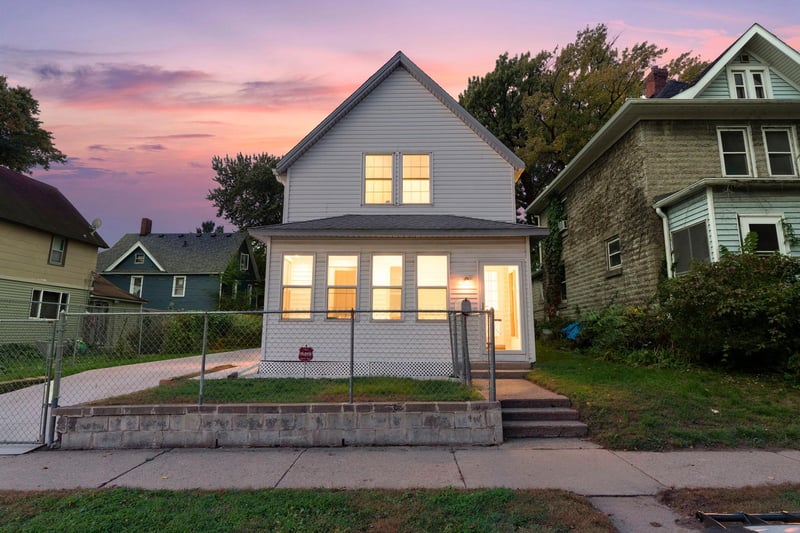 909 Park St, Saint Paul, MN 55117
