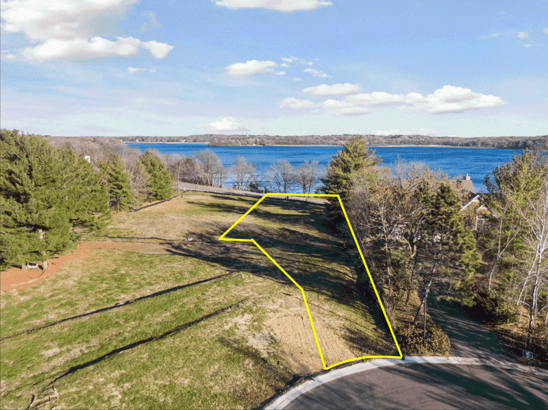 3921x White Oak Ln, Chanhassen, MN 55331