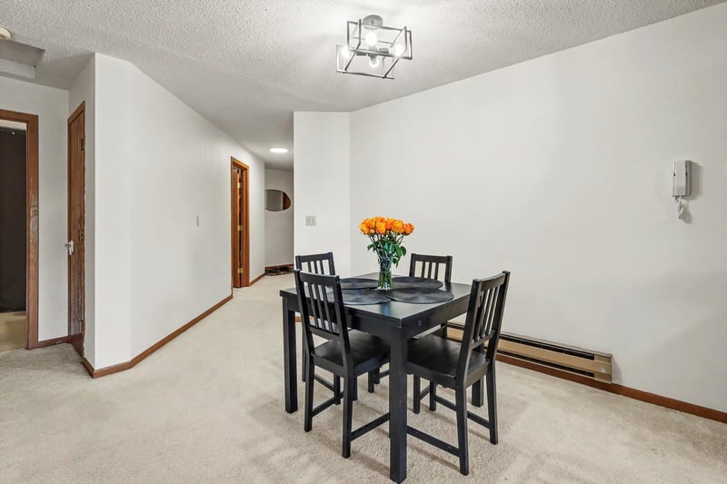 3265 80th St E #207, Inver Grove Heights, MN 55076