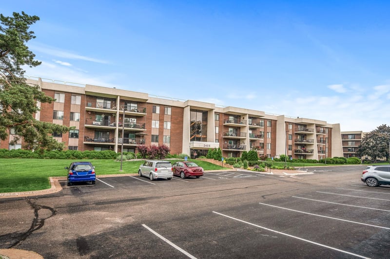 2455 Londin Ln E #216, Maplewood, MN 55119