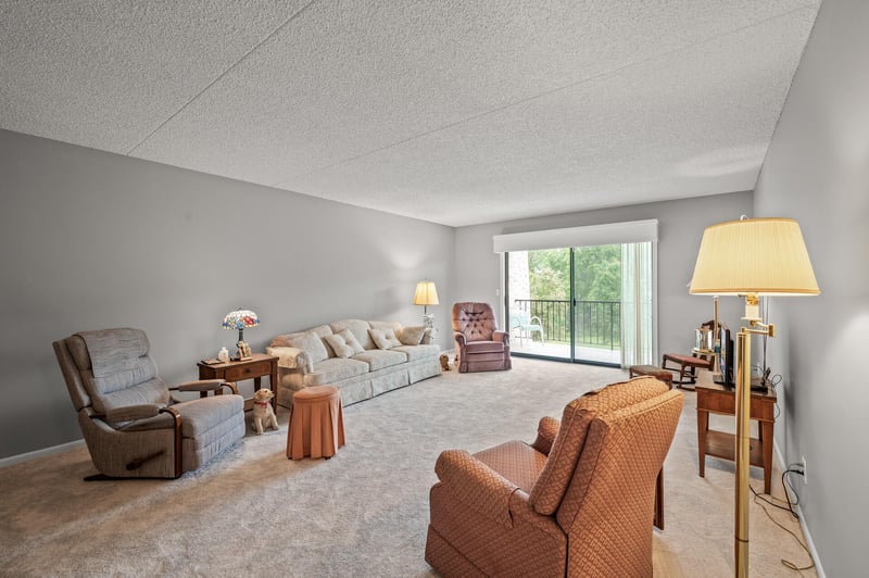 2455 Londin Ln E #216, Maplewood, MN 55119