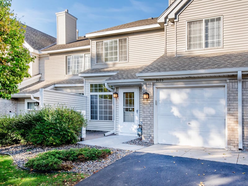 9175 Troon Ct, Woodbury, MN 55125