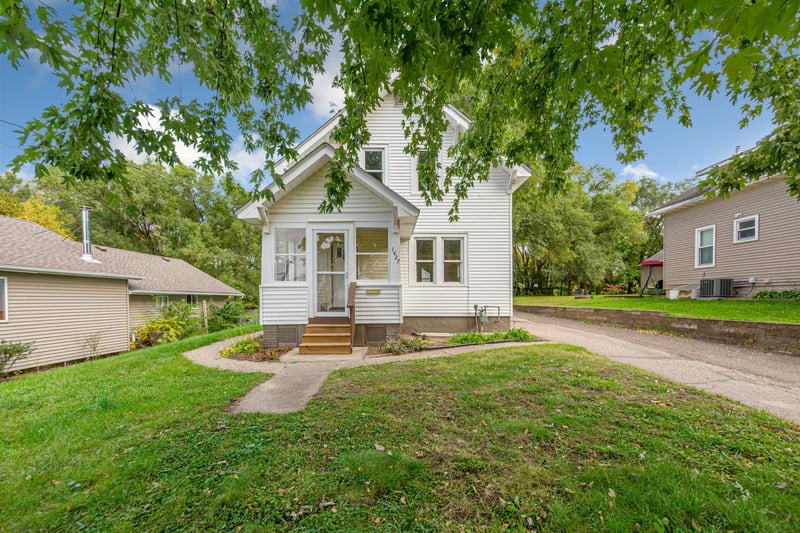 1427 Central Ave N, Faribault, MN 55021