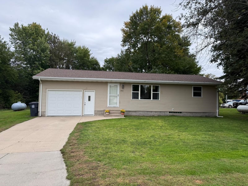 502 Prospect St, Milroy, MN 56263