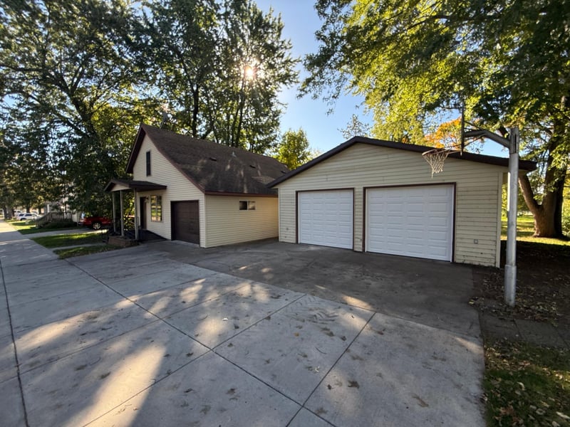 525 Lake St N, Sauk Centre, MN 56378