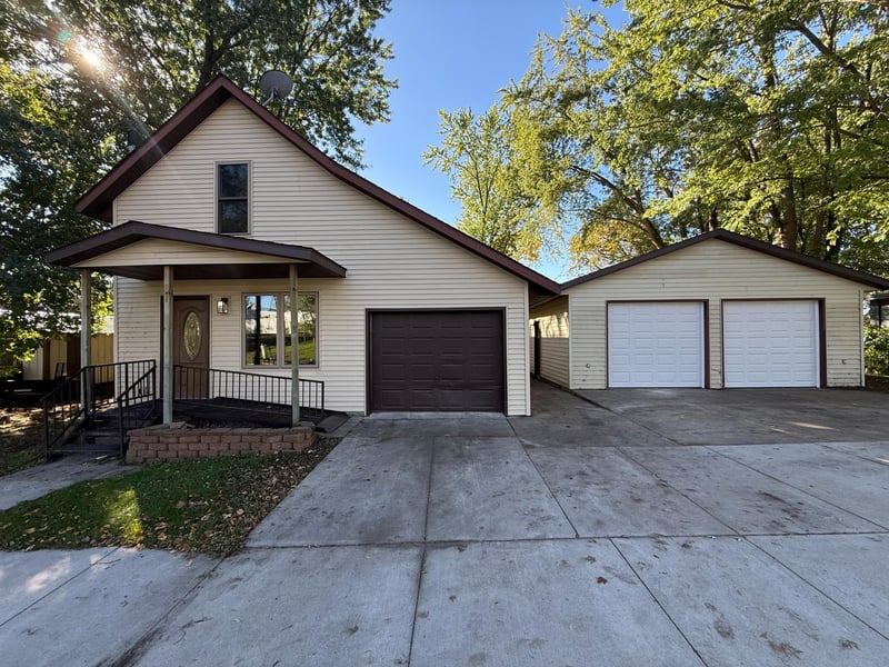 525 Lake St N, Sauk Centre, MN 56378