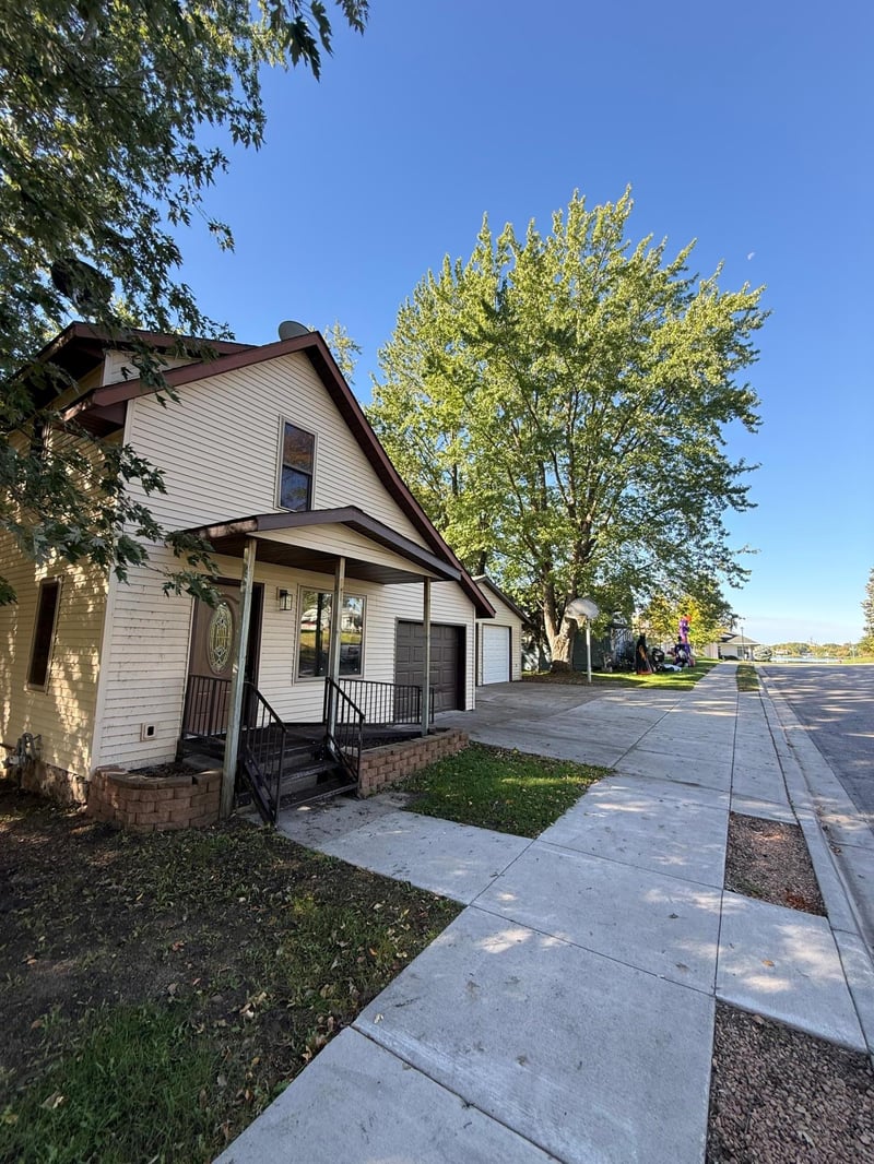 525 Lake St N, Sauk Centre, MN 56378