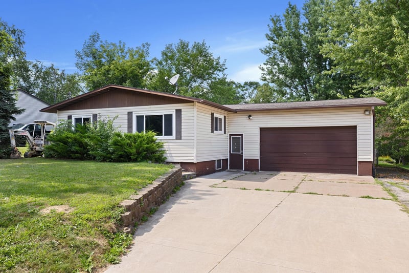 460 Center St, Dakota, MN 55925