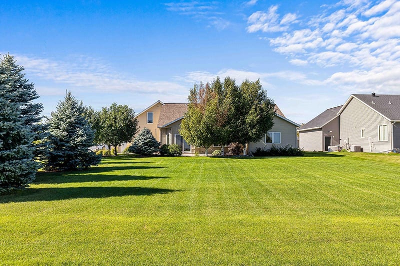 812 S 36th St S, Moorhead, MN 56560
