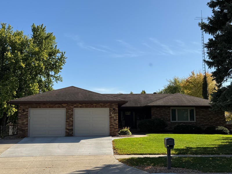 101 37th Ave S, Moorhead, MN 56560