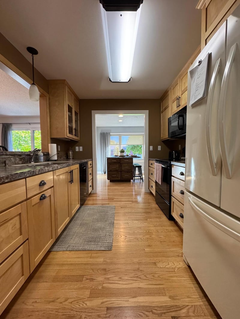 101 37th Ave S, Moorhead, MN 56560