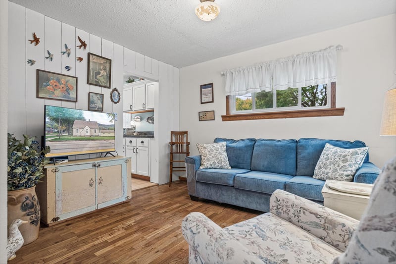 36 S Elm St, La Crescent, MN 55947