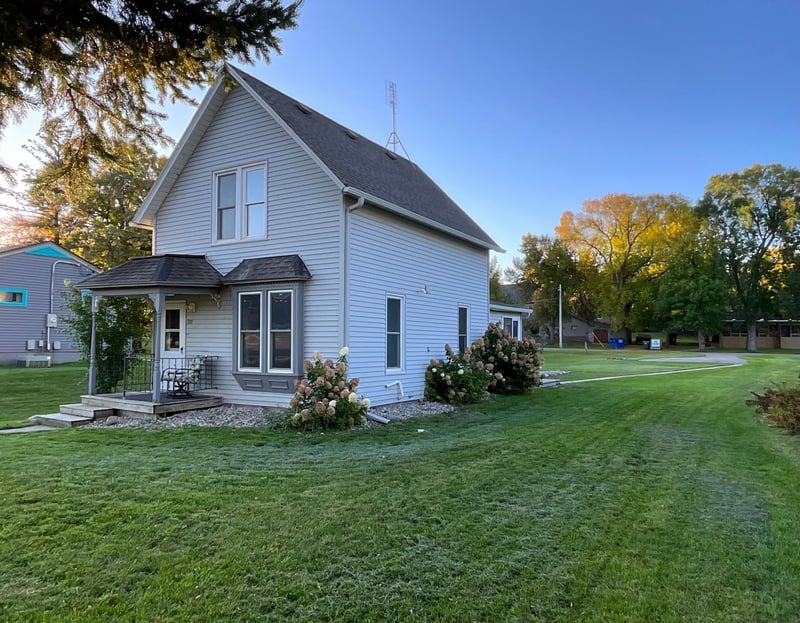 309 W Nokomis St, Osakis, MN 56360