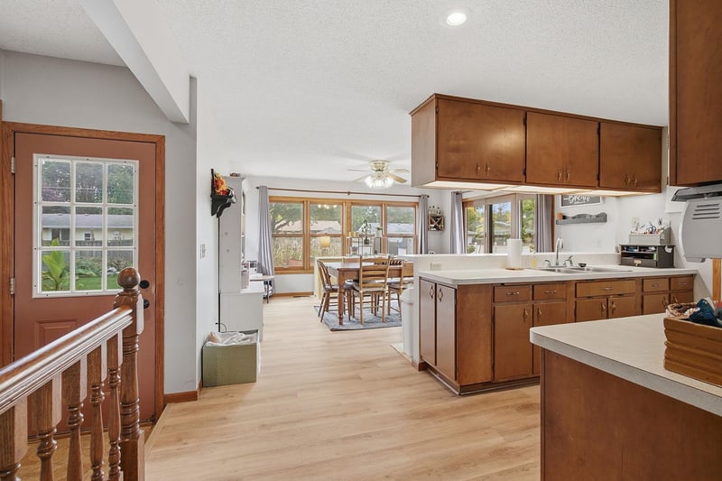 1016 Jackson St S, Shakopee, MN 55379