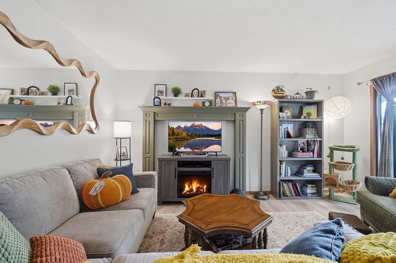 1016 Jackson St S, Shakopee, MN 55379