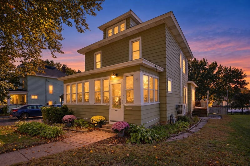 805 1st St SW, Faribault, MN 55021