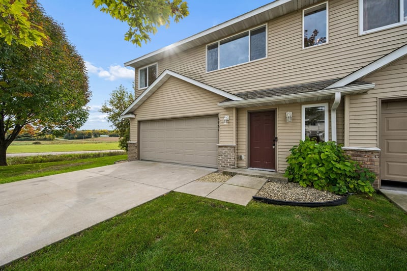 6984 91st St NE, Monticello, MN 55362