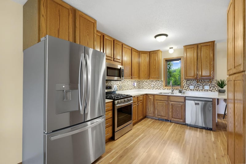1001 Forest Glen Ct, Burnsville, MN 55337