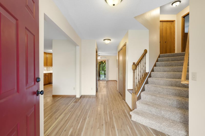 1001 Forest Glen Ct, Burnsville, MN 55337