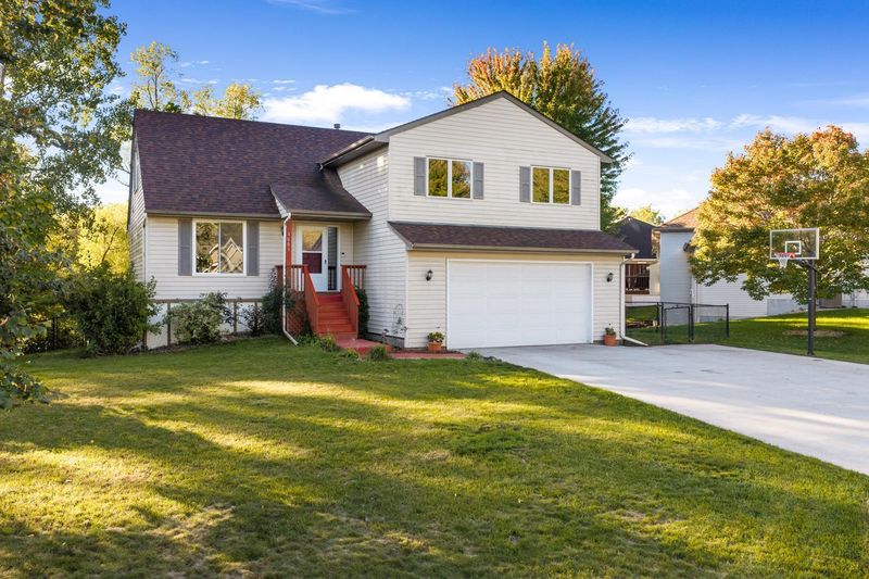 1001 Forest Glen Ct, Burnsville, MN 55337