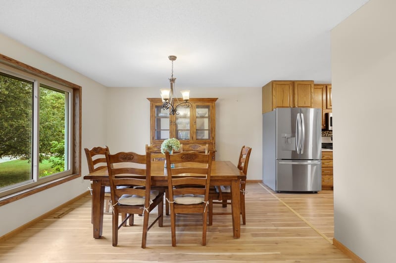 1001 Forest Glen Ct, Burnsville, MN 55337
