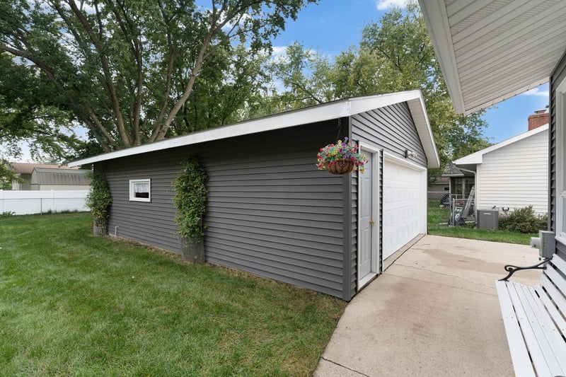 303 15th Ave SW, Austin, MN 55912
