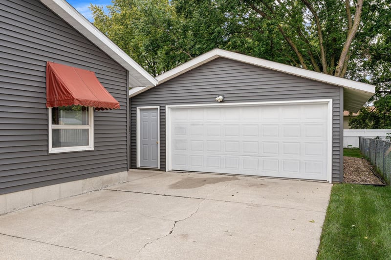 303 15th Ave SW, Austin, MN 55912